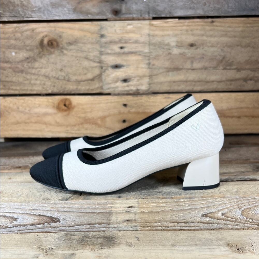 Vivaia Almond Toe Chuncky Heel (Julie Pro) - Beige/Black - 39.5
